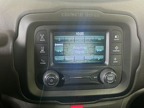 Used 2016 Jeep Renegade Latitude FWD image 19