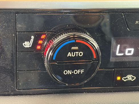 Used 2025 Nissan Pathfinder SL AWD/4WD image 25