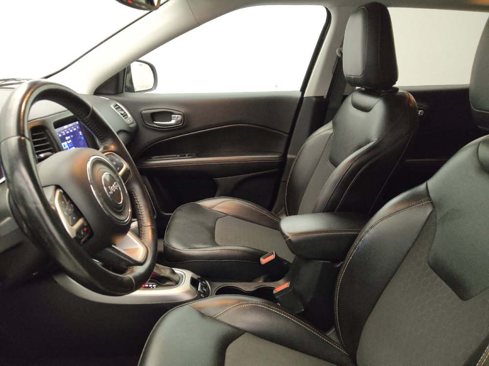 Used 2018 Jeep Compass Latitude w/ Popular Equipment Group FWD image 17