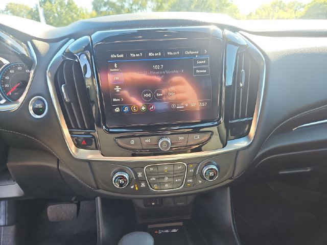 Used 2023 Chevrolet Traverse LT FWD image 19