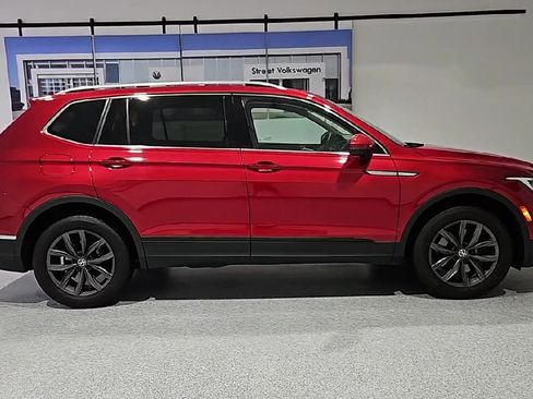 Certified 2023 Volkswagen Tiguan SE w/ Panoramic Sunroof Package FWD image 9