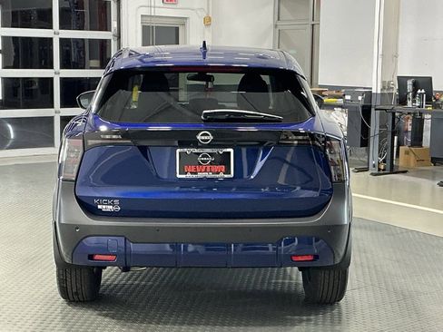 Used 2025 Nissan Kicks SV image 32