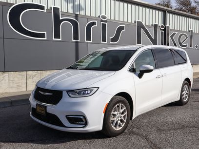 Used 2023 Chrysler Pacifica Touring-L