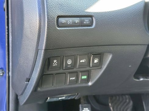 Used 2020 Nissan Rogue SV image 19