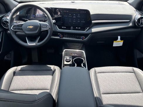 New 2026 Chevrolet Equinox LT w/ Convenience Package II FWD image 6