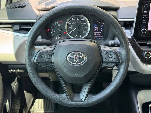 Used 2020 Toyota Corolla LE FWD image 18