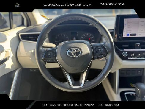 Used 2023 Toyota Corolla Cross LE image 11
