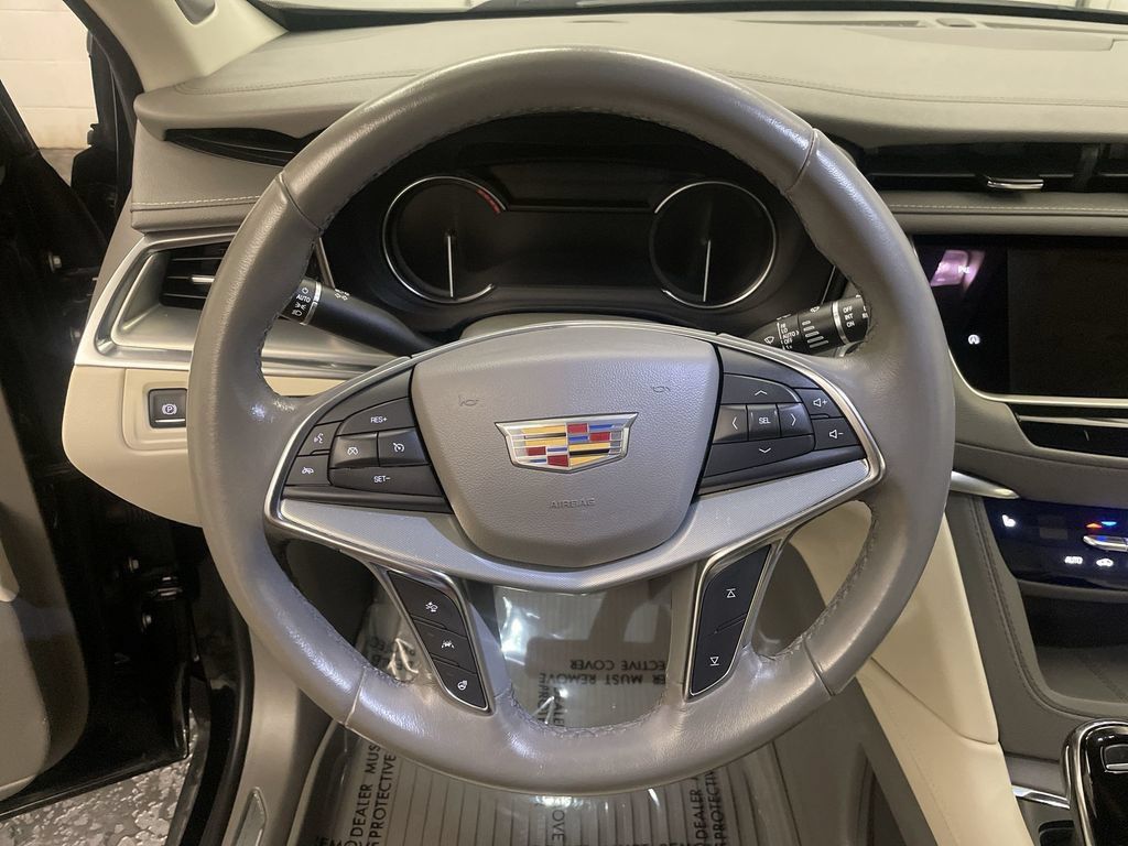 Used 2021 Cadillac XT5 Premium Luxury w/ LPO, Floor Liner Package FWD image 5