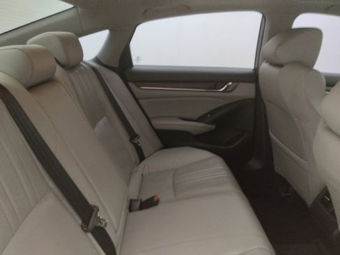 Used 2018 Honda Accord Touring image 19