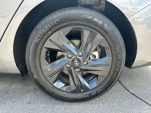 Used 2023 Hyundai Elantra Blue FWD image 10