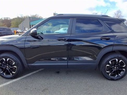 Used 2022 Chevrolet TrailBlazer LT w/ Sun and Liftgate Package image 5
