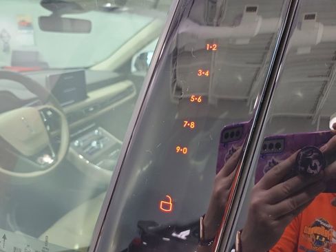 Used 2024 Lincoln Aviator Reserve w/ Elements Package Plus image 2