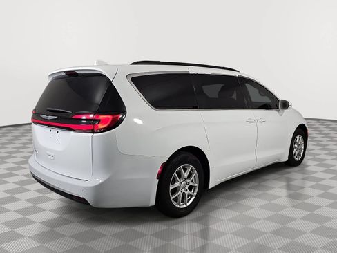 Used 2022 Chrysler Pacifica Touring-L FWD image 8