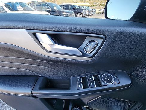 Used 2022 Ford Escape SEL image 13