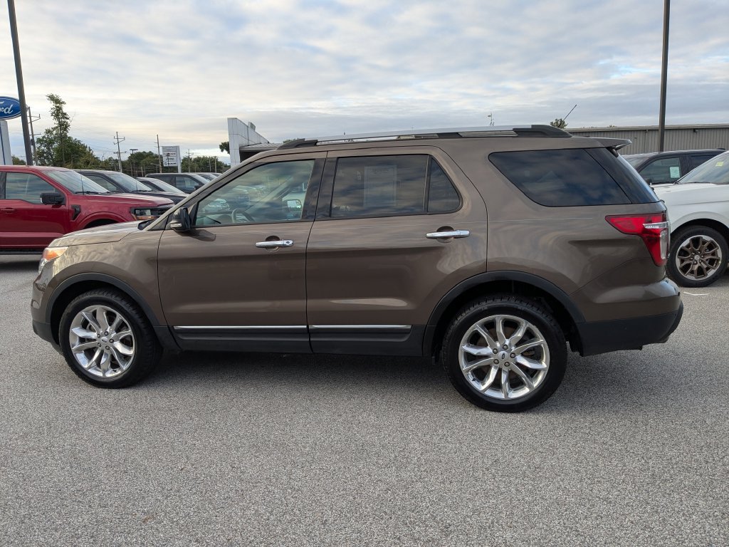 Used 2015 Ford Explorer XLT w/ Equipment Group 202B AWD/4WD image 8