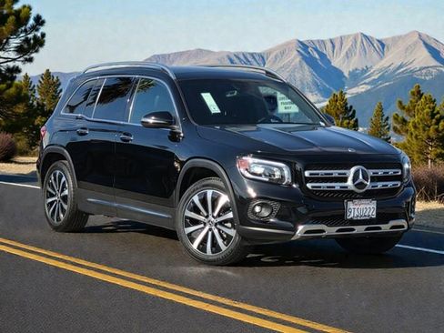 Used 2021 Mercedes-Benz GLB 250 GLB 250 w/ Premium Package image 2