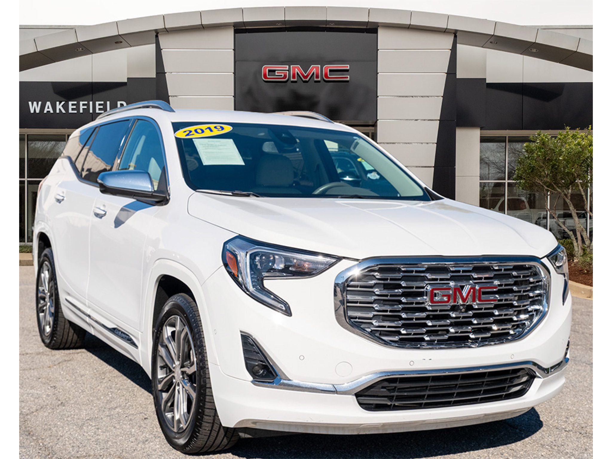 Used 2019 GMC Terrain Denali w/ Advanced Safety Package FWD image 1