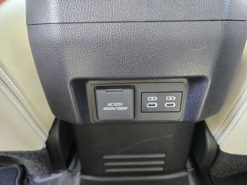Used 2024 Toyota Tacoma Limited w/ Limited Package (LT) AWD/4WD image 17