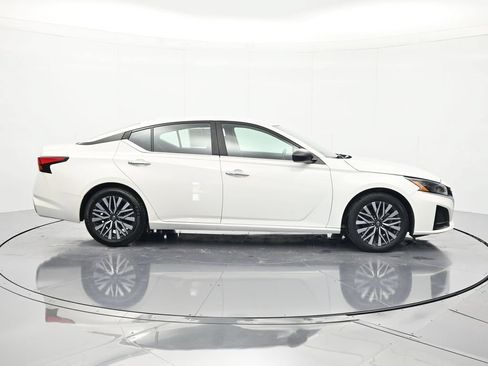 Certified 2025 Nissan Altima 2.5 SV FWD image 4