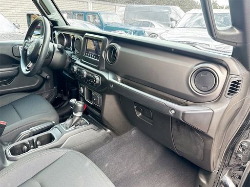 Used 2022 Jeep Gladiator Sport image 34