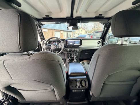 Used 2024 Jeep Wrangler Unlimited w/ Convenience Group AWD/4WD image 14