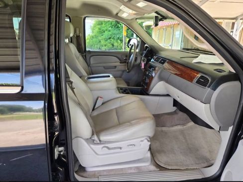 Used 2011 GMC Yukon XL SLT RWD image 12