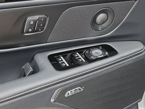 New 2026 Lincoln Nautilus Reserve w/ Jet Appearance Package image 25