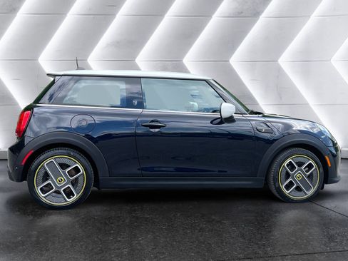 Used 2024 MINI Cooper SE FWD image 7