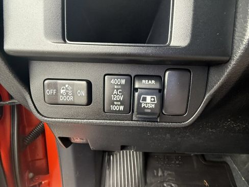 Used 2017 Toyota Tacoma TRD Sport w/ Tow Package (A/T) AWD/4WD image 25
