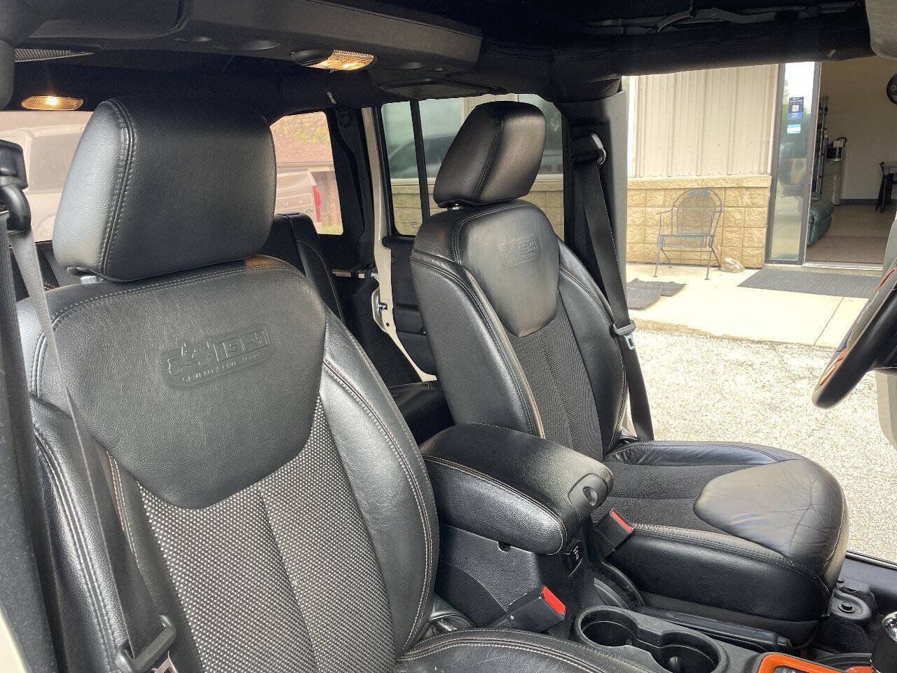 Used 2016 Jeep Wrangler Unlimited Sahara AWD/4WD image 35