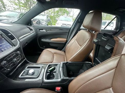 Used 2019 Chrysler 300 Limited RWD image 24