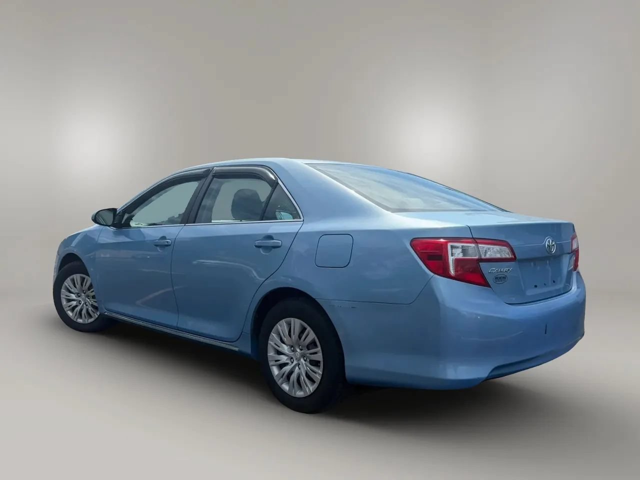 Used 2012 Toyota Camry LE FWD image 4