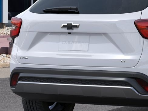 New 2026 Chevrolet Trax LT w/ Driver Confidence Package FWD image 14