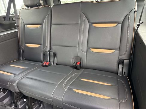 Used 2021 GMC Yukon XL AT4 w/ AT4 Premium Plus Package AWD/4WD image 17