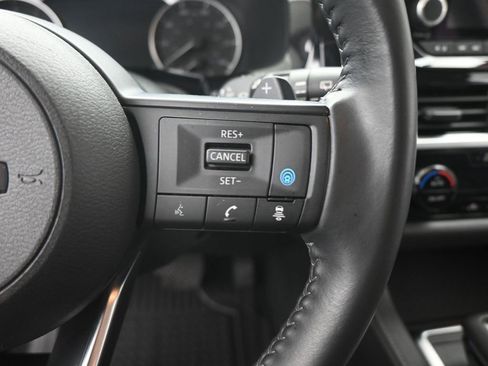 Used 2025 Nissan Pathfinder SV FWD image 12