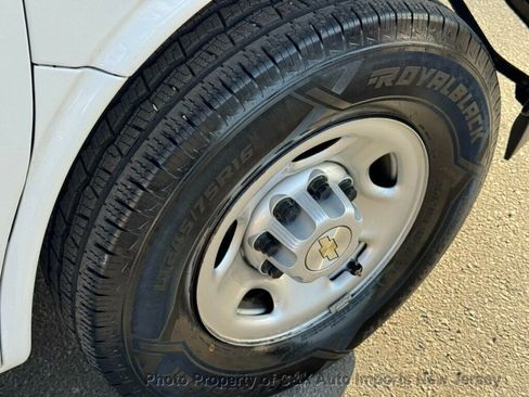 Used 2022 Chevrolet Express 3500 LS RWD image 38