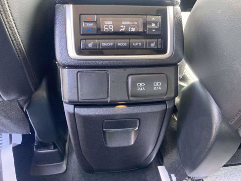 Used 2022 Subaru Ascent Limited AWD/4WD image 19