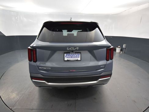 Used 2025 Kia Sorento S image 8
