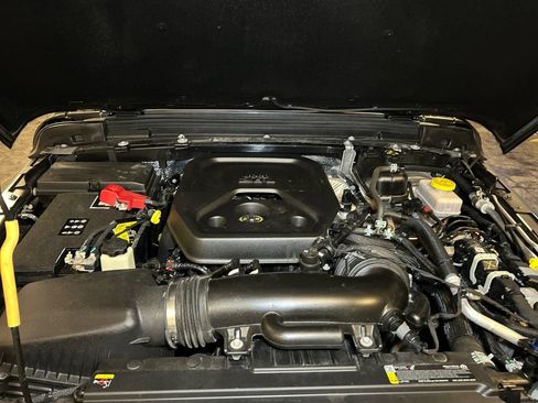 Used 2025 Jeep Wrangler Unlimited Sahara AWD/4WD image 27