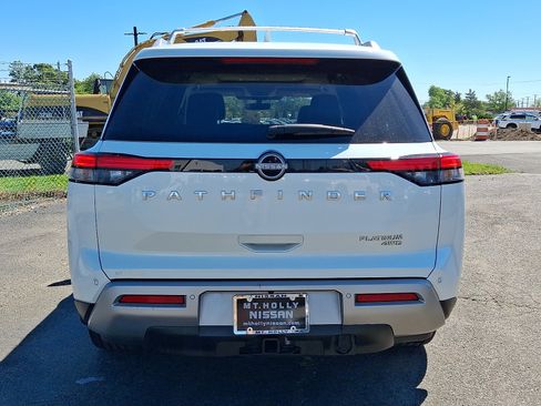 Certified 2023 Nissan Pathfinder Platinum AWD/4WD image 5