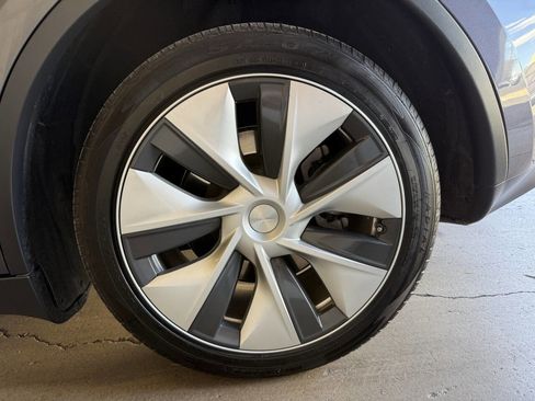 Used 2023 Tesla Model Y Long Range image 32