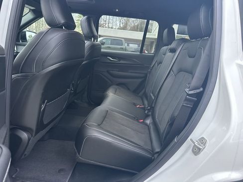 New 2025 Jeep Grand Cherokee Altitude image 28