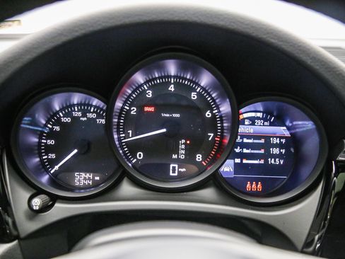 Certified 2025 Porsche Macan AWD/4WD image 31