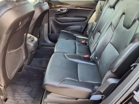 Used 2018 Volvo XC90 T5 Momentum w/ Convenience Package FWD image 11