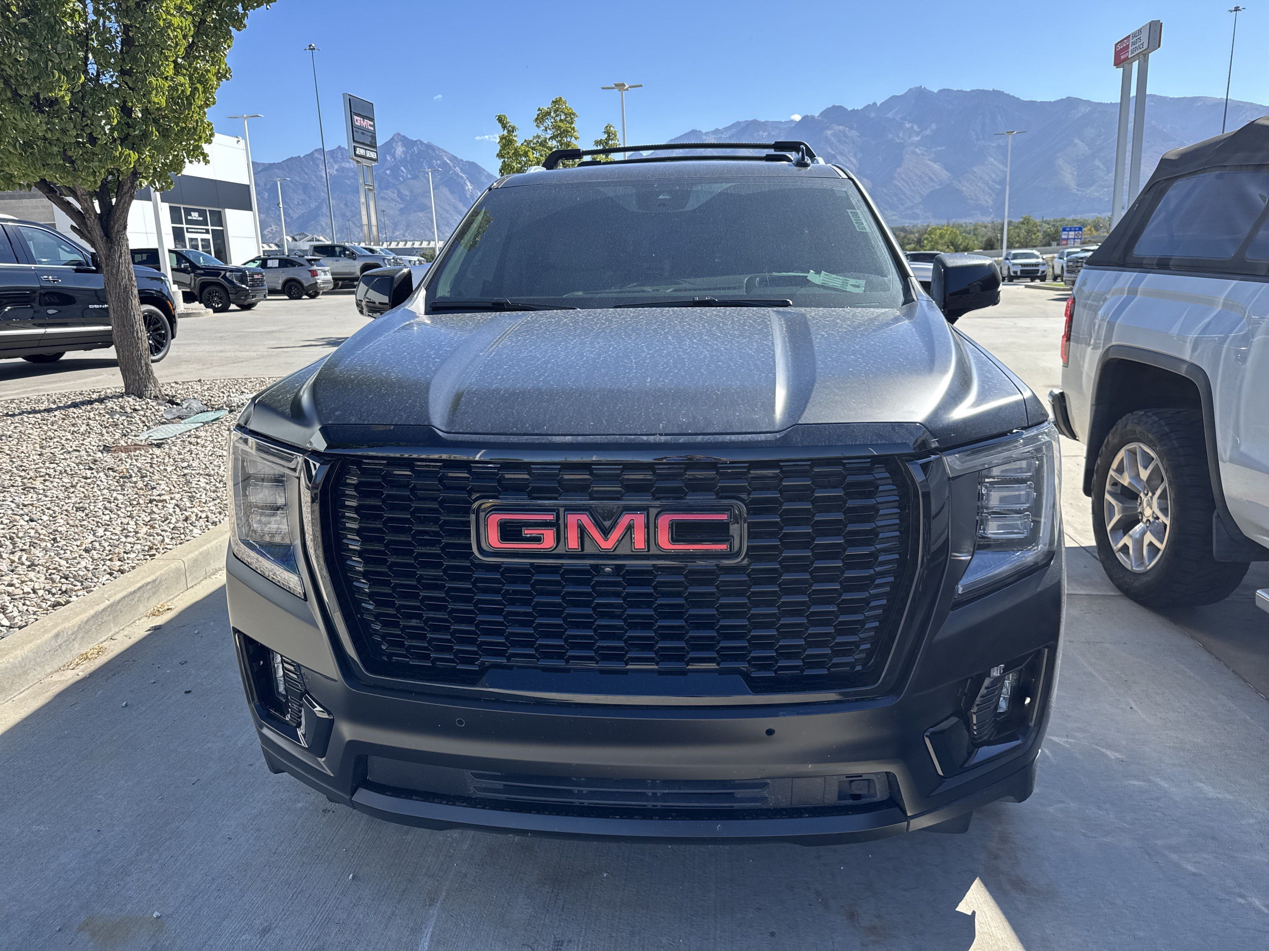 Used 2024 GMC Yukon Denali w/ Denali Reserve Package AWD/4WD image 2