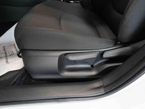 Used 2022 Toyota Corolla LE FWD image 12