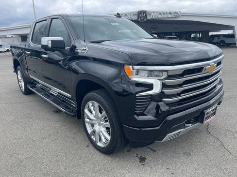 Used 2023 Chevrolet Silverado 1500 High Country w/ High Country Premium Package AWD/4WD image 3