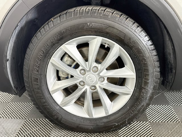 Used 2017 Kia Sorento FWD image 35