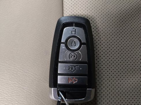 Used 2020 Ford Explorer Limited image 32