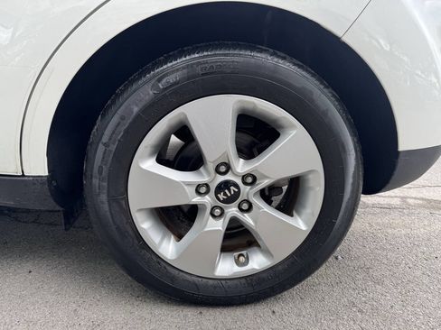Used 2018 Kia Soul FWD image 11